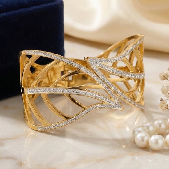 ποΈChunky Goldβ Leaf Cuff Bracelet | 18K Gold Plated Stainless Steel | Sparkling - Picture 5 of 14